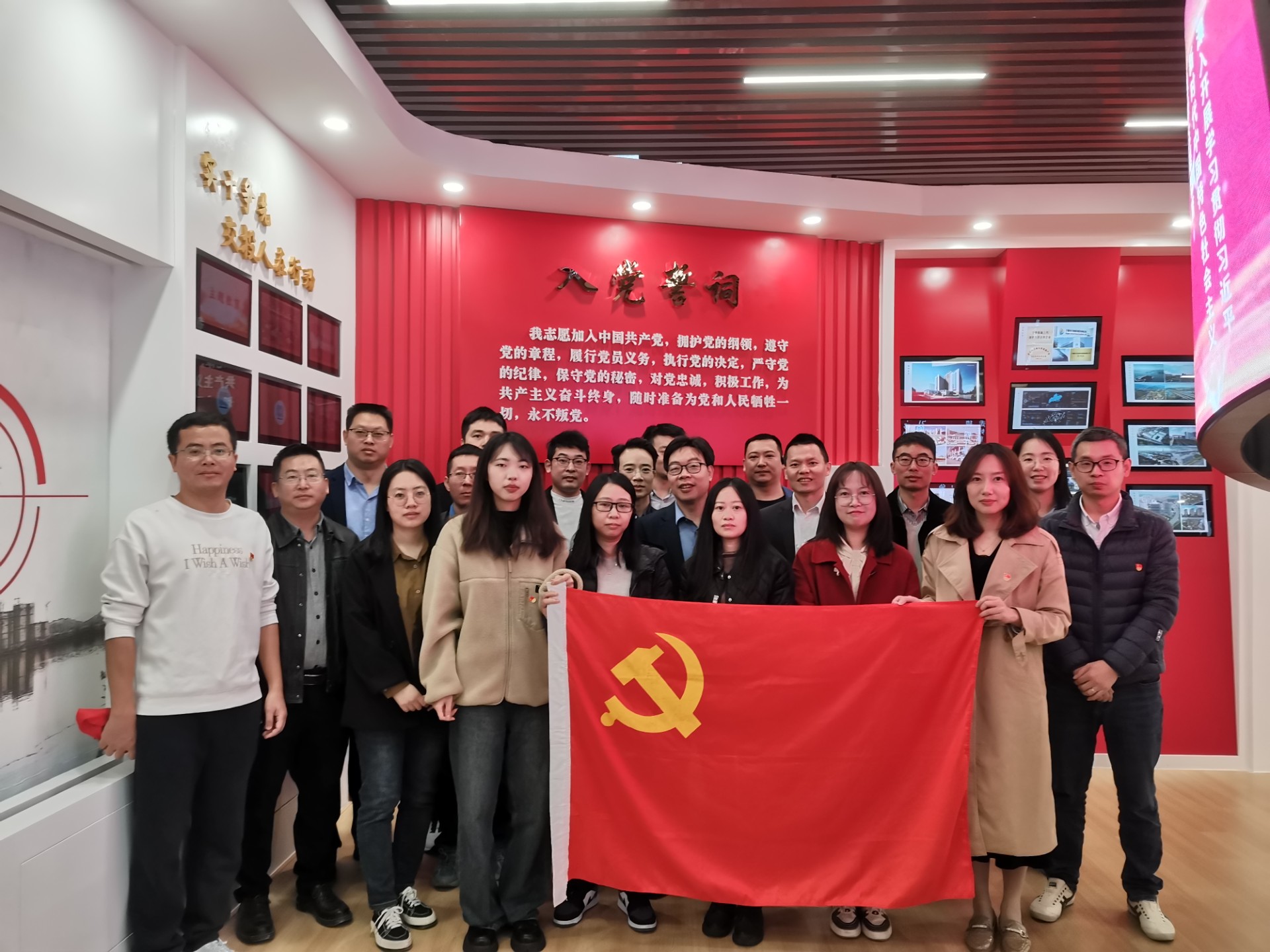 1701767399752337.jpg 市交投物流集團(tuán)黨支部 市交投勘察設(shè)計(jì)公司黨支部聯(lián)合召開主題教育學(xué)習(xí)會(huì),葉嵐清攝3.jpg